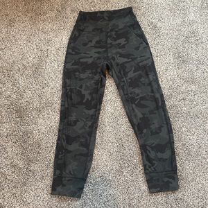 Lululemon Capri Camo Joggers